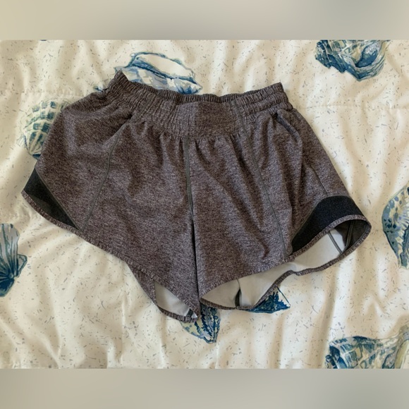 Lululemon Athletica Hotty Hot shorts II 4” size 6 - Picture 4 of 9